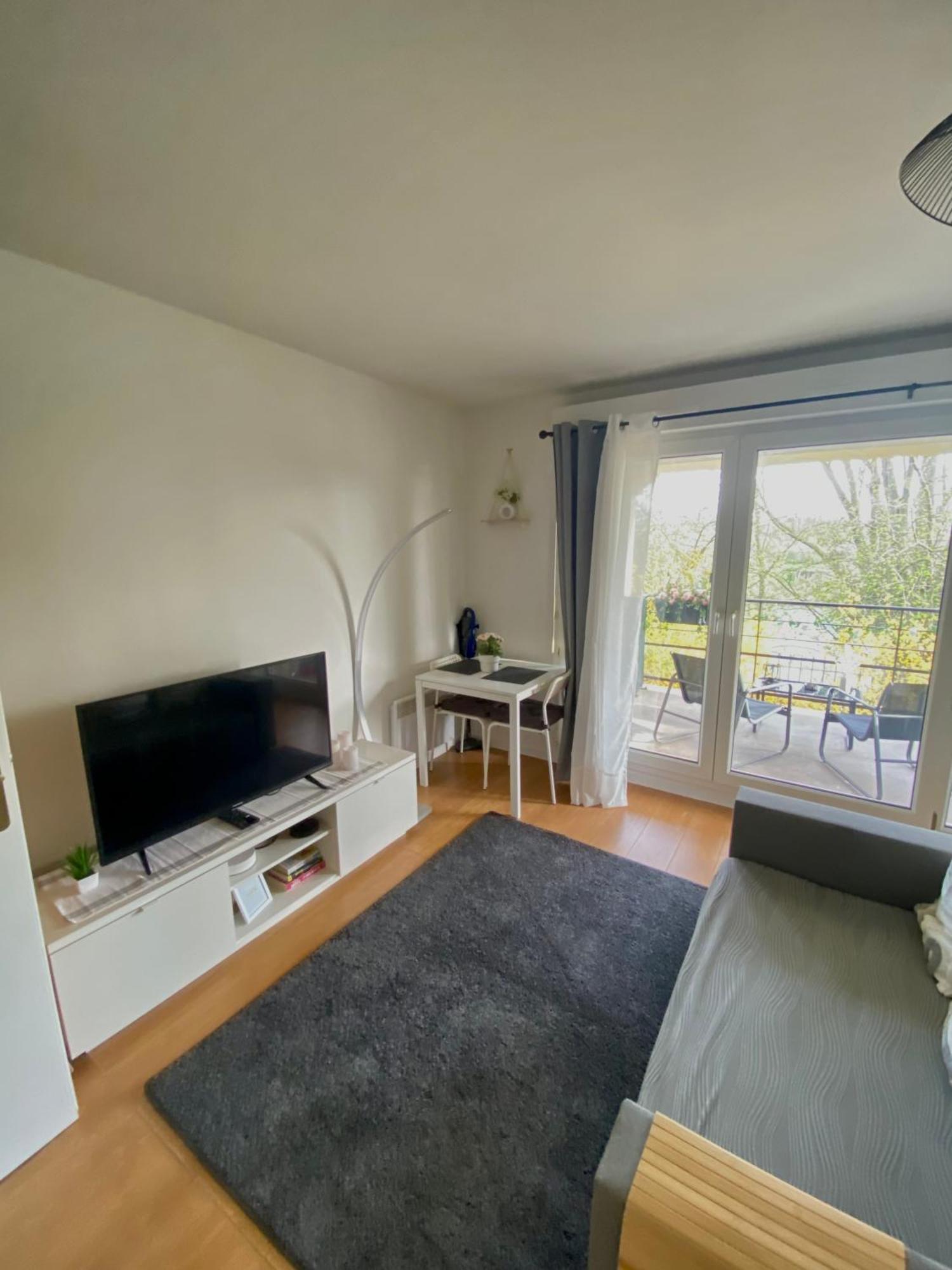 Cozy Riverfront Living, 5-Min Walk To Riverside Train Neuilly-Plaisance Kültér fotó