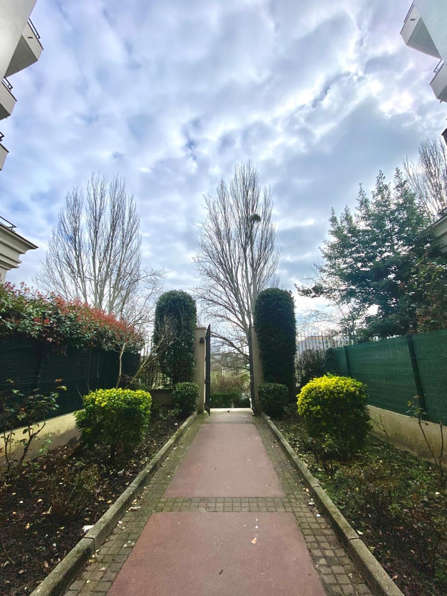 Cozy Riverfront Living, 5-Min Walk To Riverside Train Neuilly-Plaisance Kültér fotó